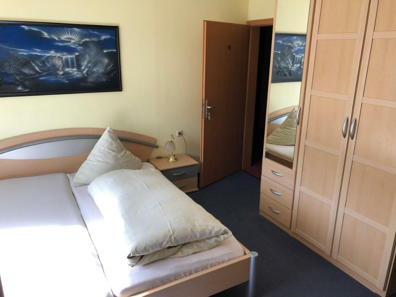 Hotel Cafe Waldeck Wuestenrot Ngoại thất bức ảnh